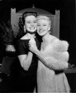 Gloria Vanderbilt and Ginger Rogers in 1954