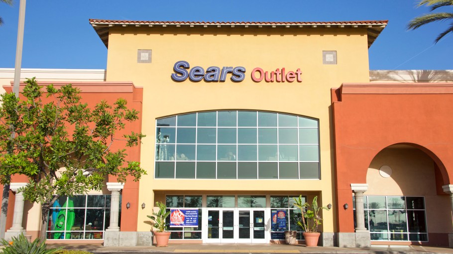 Lampert Inks Deal to Acquire Sears Hometown and Outlet Stores