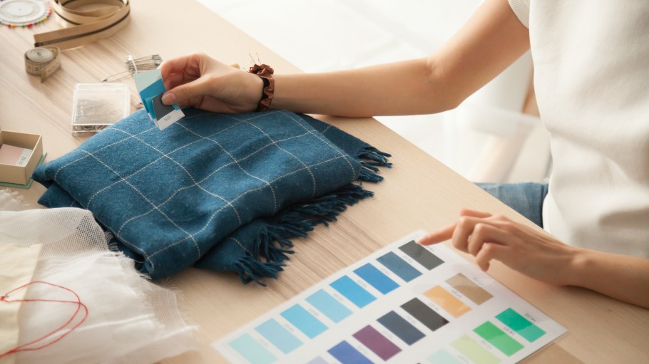 Pantone polyester swatch book