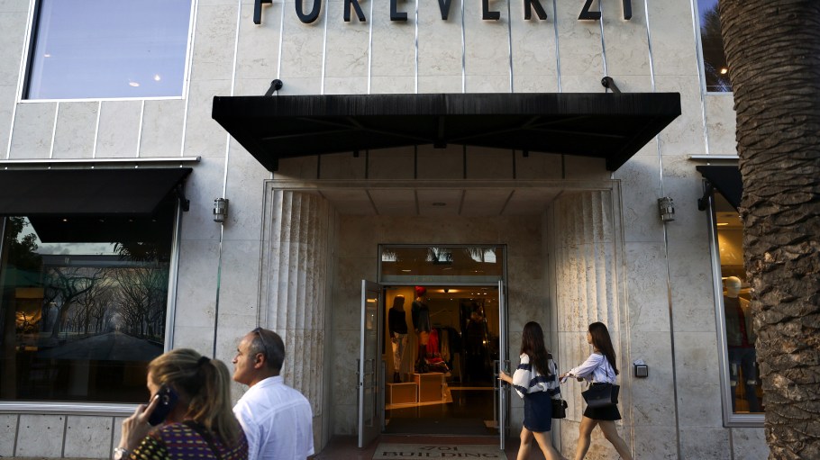 Pedestrians and shoppers pass in front of a Forever 21 Inc. store at the Lincoln Road Mall in Miami Beach, Florida