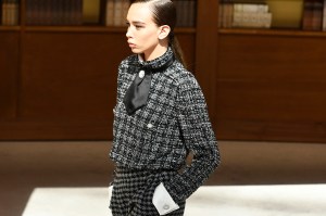 Details at Chanel Couture Fall 2019