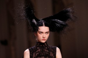 Details at Givenchy Couture Fall 2019