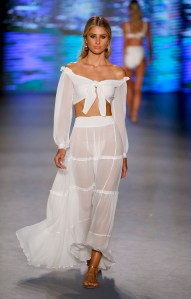 A look from Sinesia Karol.