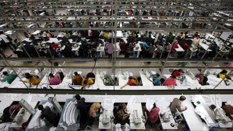 Workers at a garment factory in Bangladesh. trade war boon for bangladesh