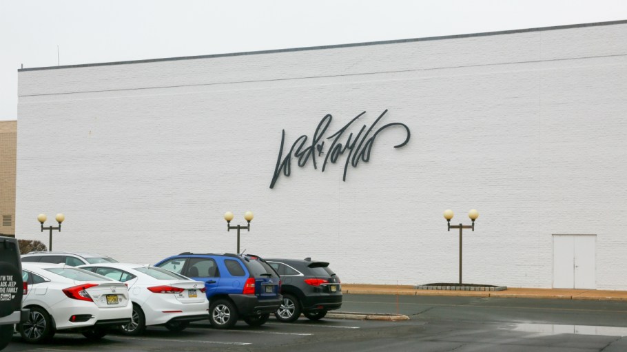Hudson's Bay Nears Lord & Taylor Sale