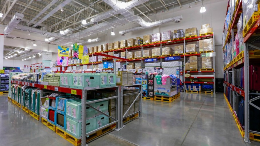 Seeing No Impact from Tariffs, Walmart Raises U.S. Comps Guidance