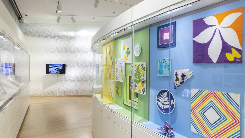 'Vera Paints a Scarf' Bows at New York's Museum of Arts and Design