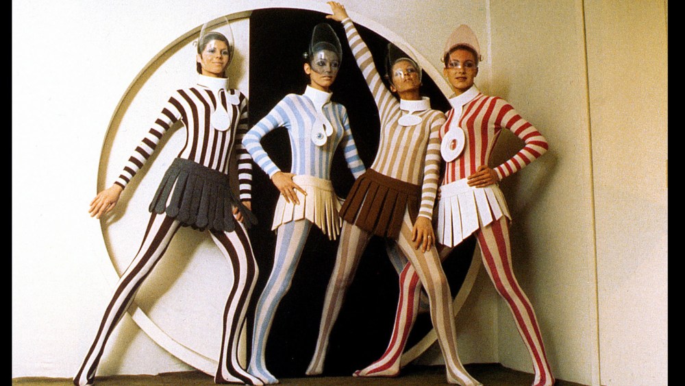 Pierre CardinGestreifte Bodysuits und Röcke aus einzelnen Stoffstreifen, 1968,Jersey und Wolle,