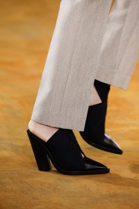 Details at Burberry RTW Spring 2020