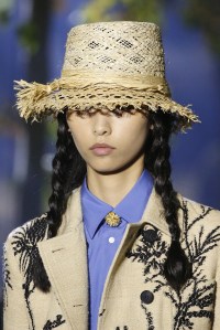 Details at Dior RTW Spring 2020
