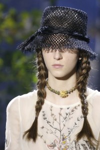 Details at Dior RTW Spring 2020