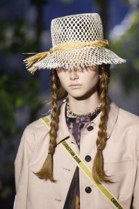Details at Dior RTW Spring 2020