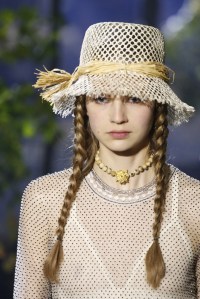 Details at Dior RTW Spring 2020