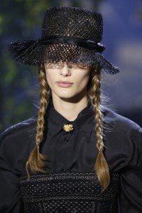 Details at Dior RTW Spring 2020