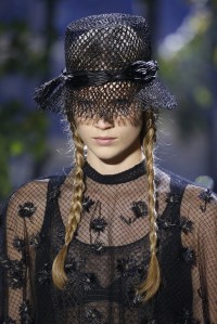 Details at Dior RTW Spring 2020