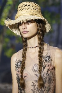 Details at Dior RTW Spring 2020