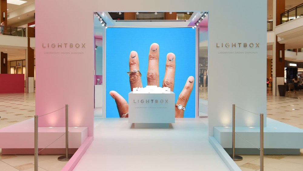 Lightbox Jewelry pop up