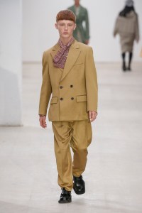 Hazzys by JD.com Inc RTW Spring 2020