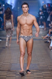 Julien Macdonald RTW Spring 2020