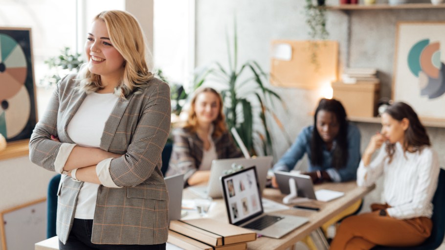 Portrait of an young confident businesswoman