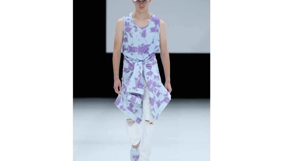 Tokyo Fashion Week Shows Growth Amid Subdued Atmosphere