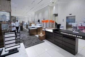 Nordstrom is bringing its storied service to its Manhattan womenÕs flagship.