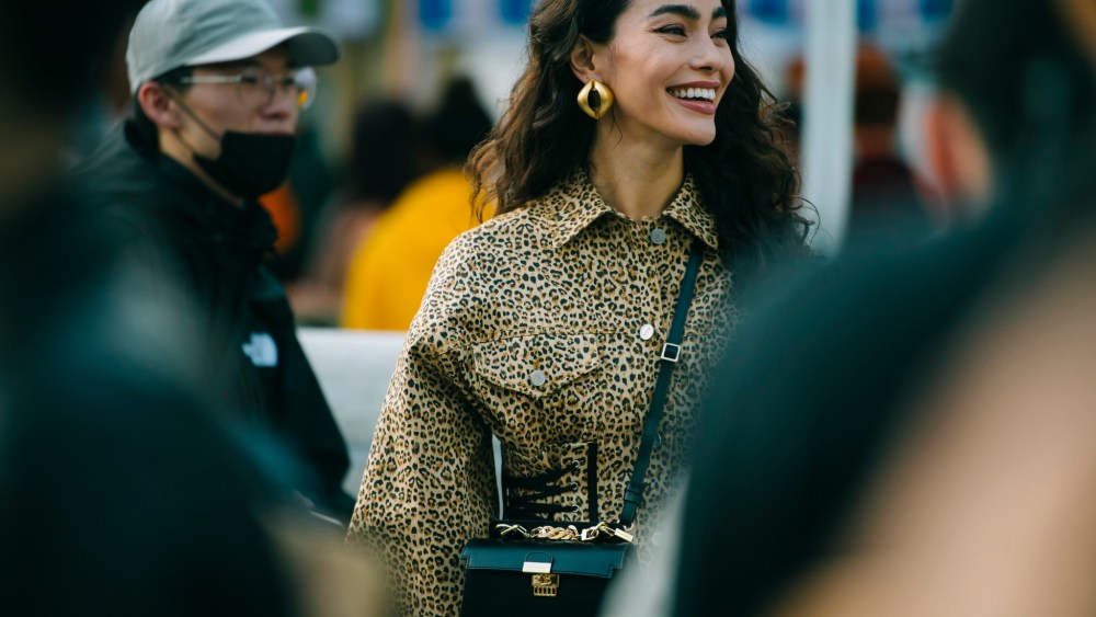 A street style look from Seoul Fashion Week Spring 2020.
