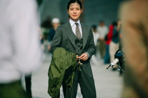 A street style look from Seoul Fashion Week Spring 2020.