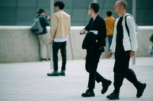 A street style look from Seoul Fashion Week Spring 2020.