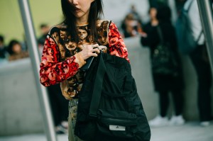 A street style look from Seoul Fashion Week Spring 2020.