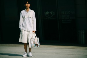 A street style look from Seoul Fashion Week Spring 2020.