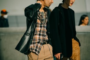 A street style look from Seoul Fashion Week Spring 2020.