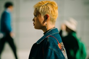 A street style look from Seoul Fashion Week Spring 2020.