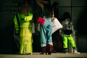 A street style look from Seoul Fashion Week Spring 2020.