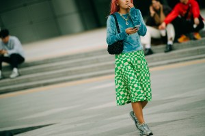 A street style look from Seoul Fashion Week Spring 2020.