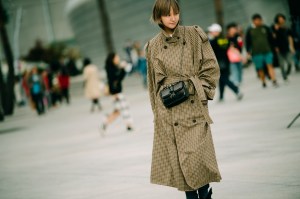 A street style look from Seoul Fashion Week Spring 2020.