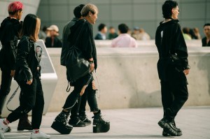 A street style look from Seoul Fashion Week Spring 2020.