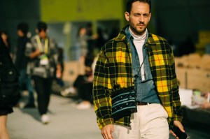A street style look from Seoul Fashion Week Spring 2020.