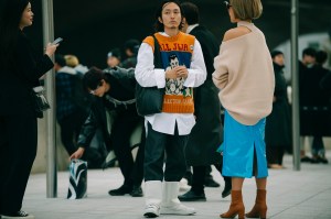 A street style look from Seoul Fashion Week Spring 2020.