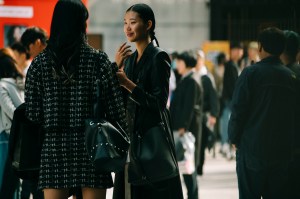 A street style look from Seoul Fashion Week Spring 2020.