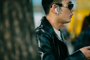 A street style look from Seoul Fashion Week Spring 2020.