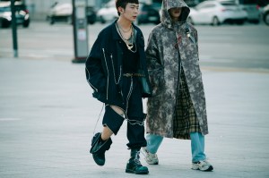 A street style look from Seoul Fashion Week Spring 2020.