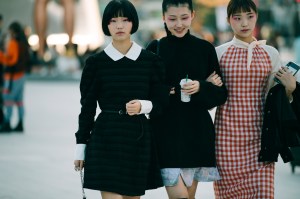 A street style look from Seoul Fashion Week Spring 2020.