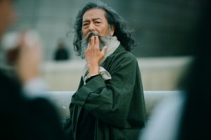 A street style look from Seoul Fashion Week Spring 2020.