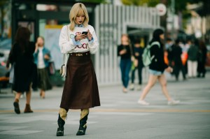A street style look from Seoul Fashion Week Spring 2020.