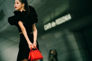 A street style look from Seoul Fashion Week Spring 2020.