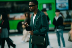 A street style look from Seoul Fashion Week Spring 2020.