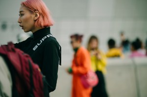 A street style look from Seoul Fashion Week Spring 2020.