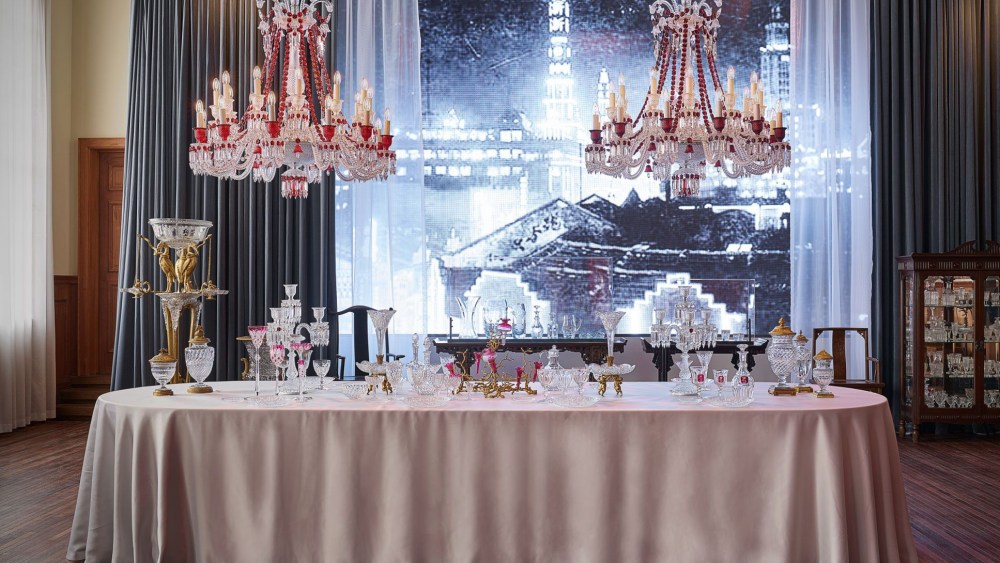 A table setting with chandeliers in the Baccarat Shanghai exhibition.