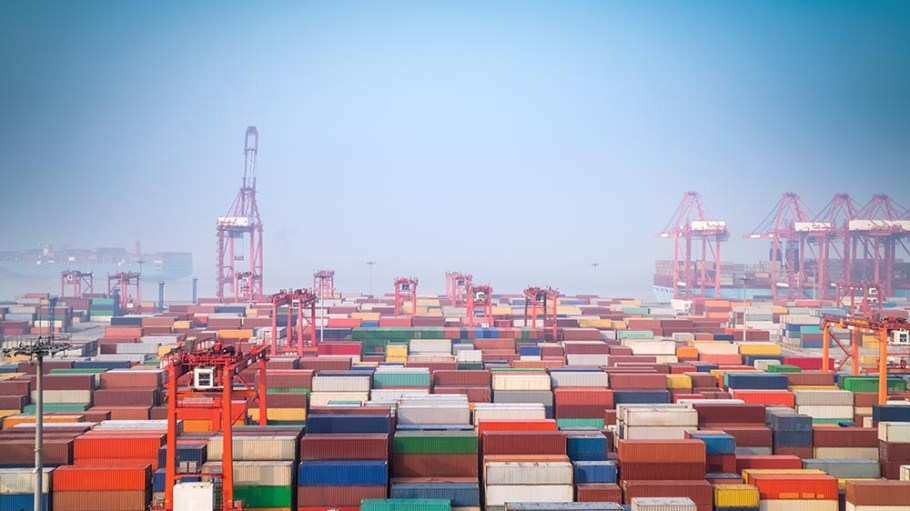 Alba Wheels Up's Container Tracking Module helps apparel companies increase speed to market by maneuvering their cargo through busy ports.